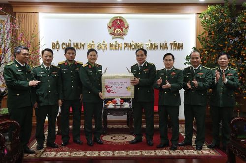 Trung tướng Phạm Trường Sơn kiểm tra công tác sẵn sàng chiến đấu tại BĐBP Hà Tĩnh