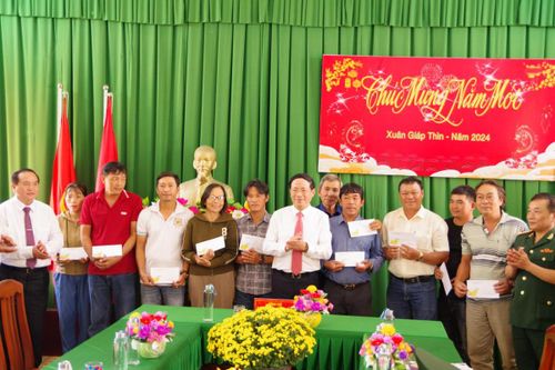 Chủ tịch UBND tỉnh Bình Định thăm, chúc Tết các đồn Biên phòng