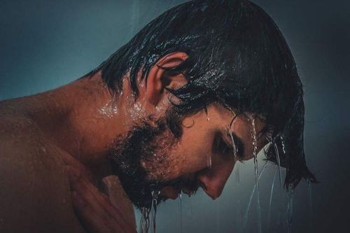 Bị vợ đệ đơn ly hôn vì… lười tắm