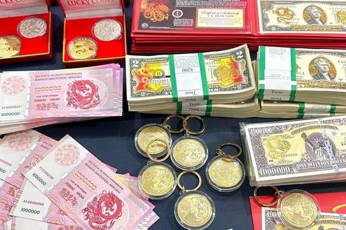 Giáp Tết, người dân đổ xô săn tiền lì xì 'độc, lạ'
