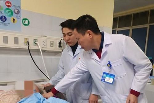 Chồng tử vong, vợ nguy kịch do đốt than sưởi ấm