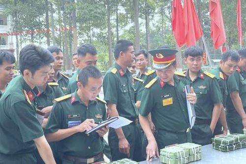 Đặc công miền Đông Nam Bộ vui xuân không lơ là nhiệm vụ