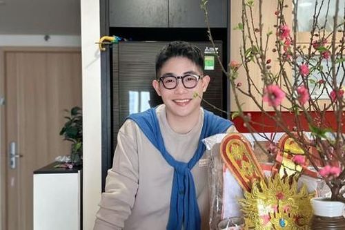 Gen Z vào bếp tự tay chuẩn bị mâm cơm cúng ông Công, ông Táo