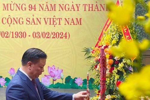 Bí thư Thành ủy Hà Nội dâng hương tưởng niệm cố Tổng Bí thư Trần Phú