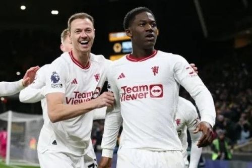 Man Utd thắng Wolves trong trận cầu giàu cảm xúc