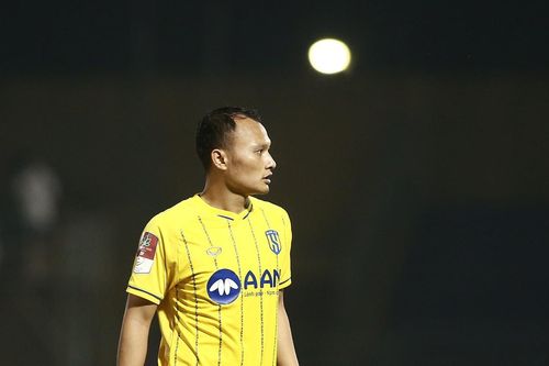 Trọng Hoàng bất ngờ chia tay SLNA
