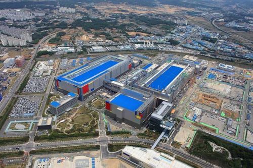 Vì sao Samsung, TSMC xây dựng dây chuyền sản xuất chip tiên tiến trên sân nhà?