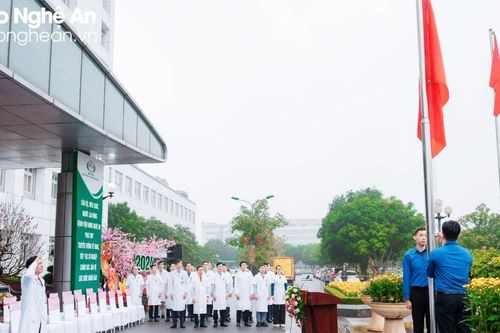 Bệnh viện Hữu nghị Đa khoa Nghệ An tổ chức Lễ thượng cờ và mít tinh kỷ niệm 94 năm ngày thành lập Đảng