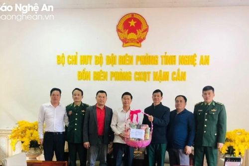 Các địa phương, lực lượng khu vực giáp biên nước bạn Lào chúc Tết đồn Biên phòng cửa khẩu Quốc tế Nậm Cắn