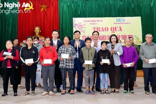 Sở Giao thông vận tải, Ngân hàng BIDV Nghệ An trao 150 suất quà Tết tại huyện Quỳnh Lưu