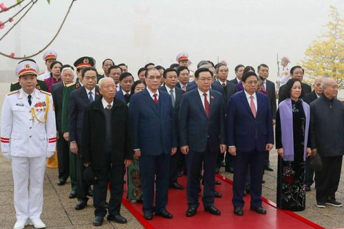 Lãnh đạo Đảng, Nhà nước đặt vòng hoa, vào lăng viếng Chủ tịch Hồ Chí Minh