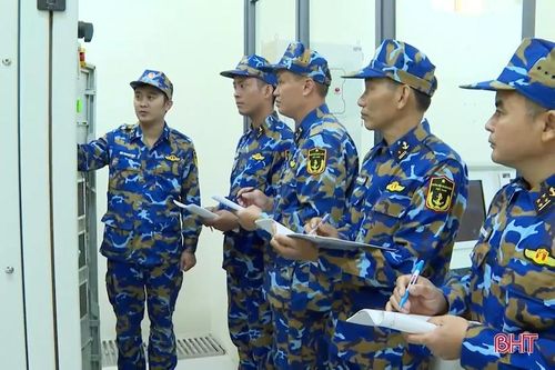 Những 'mắt thần' canh biển ngày xuân trên Trạm ra đa 590
