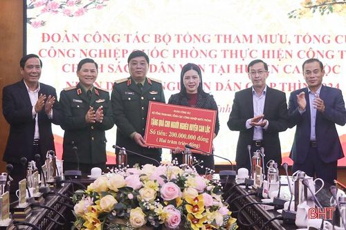 Bộ Tổng tham mưu, Tổng cục Công nghiệp Quốc phòng tặng quà tết ở Hà Tĩnh