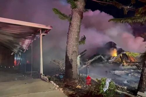 Mỹ: Rơi máy bay nhỏ ở bang Florida gây cháy lớn