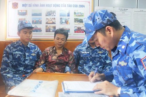 Bắt đối tượng bị truy nã đặc biệt nguy hiểm lẩn trốn trên tàu cá ở Cà Mau
