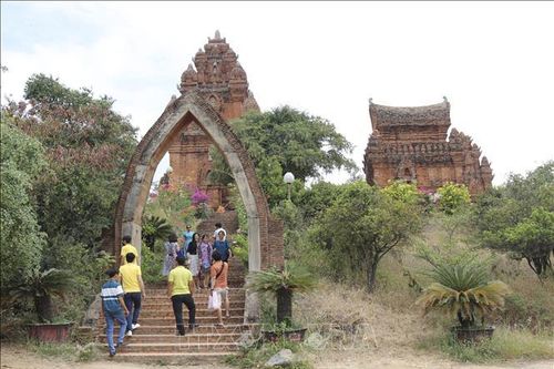 Khai thác tiềm năng và lợi thế cạnh tranh để phát triển du lịch Ninh Thuận