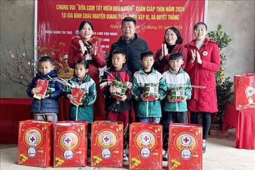 Mang Tết đến với người lao động có hoàn cảnh khó khăn