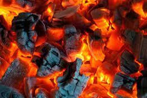 Nhiều vụ việc đau lòng do đốt than, củi để sưởi ấm