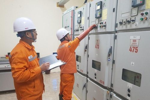 Đóng điện công trình nâng công suất máy biến áp cung cấp cho cửa khẩu Móng Cái