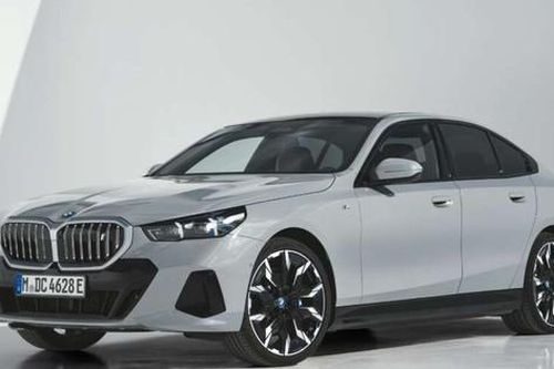 BMW là thương hiệu xe sang bán chạy nhất năm 2023