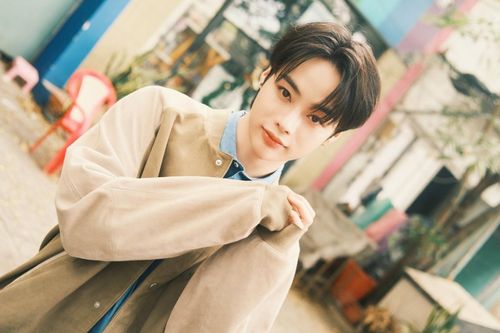 Hanbin Ngô Ngọc Hưng khiến fan 'bấn loạn' trước loạt ảnh chụp tại quê nhà