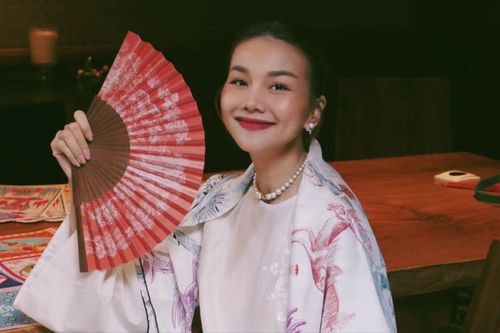 Thanh Hằng chăm chỉ diện áo dài Tết, visual gái có chồng ngày càng mặn mà, quyến rũ