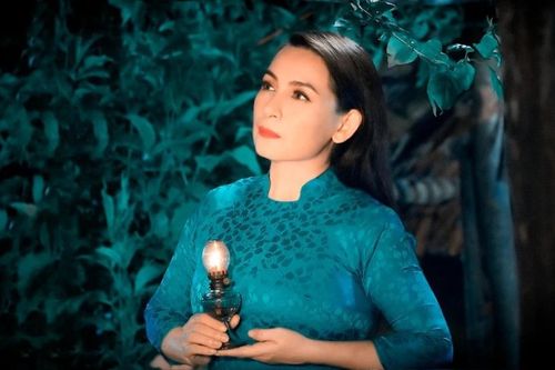 Em trai Phi Nhung nghẹn ngào nỗi nhớ: Bao giờ chị về với em?
