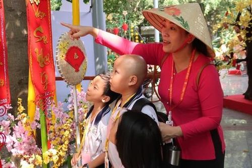 TPHCM: Hàng ngàn trẻ em khó khăn, mồ côi được đi chơi Tết sớm