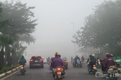 Hà Nội: Cận cảnh dòng phương tiện xuyên sương mù lưu thông sáng ngày 2/2