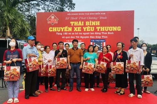 'Chuyến xe yêu thương' chở gần 200 người Thái Bình tại miền Nam về quê ăn Tết