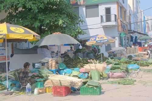TP. Hồ Chí Minh: Chợ lá dong phiên duy nhất trong năm vắng người mua ngày cận Tết