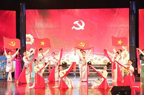 Chương trình chính luận nghệ thuật 'Bản hùng ca mùa xuân'