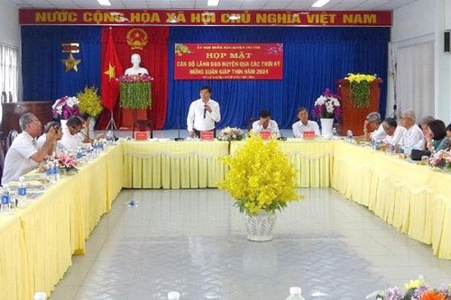 Họp mặt lãnh đạo huyện Tri Tôn mừng Xuân Giáp Thìn 2024