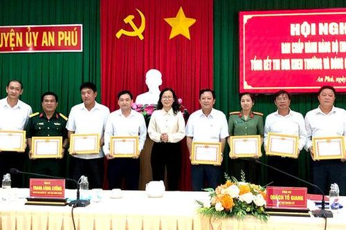 Huyện ủy An Phú tổng kết thi đua khen thưởng và đóng góp quy chế làm việc