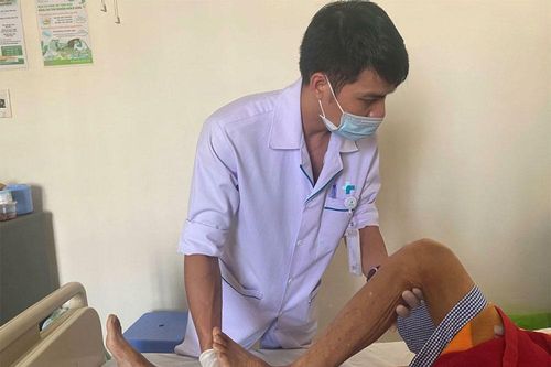 Phẫu thuật thành công cho 2 cụ già 100 tuổi và 92 tuổi bị gãy xương đùi