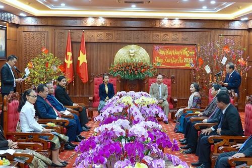 Đoàn đại biểu tỉnh Attapeu thăm, chúc Tết tỉnh Gia Lai