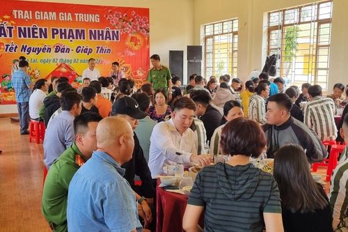 Trại giam Gia Trung giảm thời hạn án phạt tù và bữa cơm Tất niên cho phạm nhân