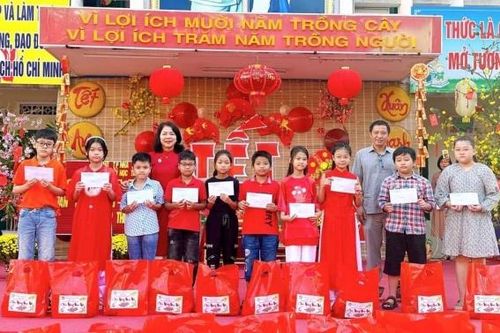 Trường Tiểu học Tân Lập 2 tổ chức chương trình Xuân yêu thương 2024