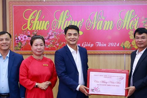 Bí thư Tỉnh ủy Đặng Xuân Phong thăm, chúc tết Báo Lào Cai