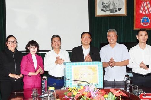 Huyện Sông Mã thăm, chúc tết Báo Sơn La