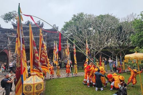 Lễ dựng nêu ở Đại Nội Huế