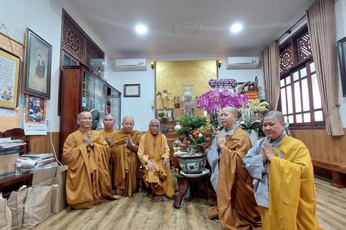 Trung tâm Dịch thuật Trí Tịnh vấn an sức khỏe Hòa thượng Viện trưởng Viện Nghiên cứu Phật học VN