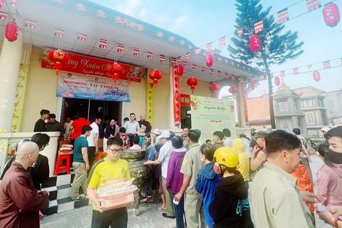 'Tết yêu thương - Xuân Giáp Thìn 2024' tặng quà đến bà con tại P.12, Q.Gò Vấp