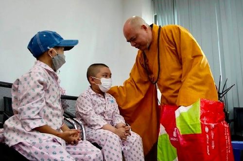 Ban Từ thiện xã hội Phật giáo TP.HCM chia sẻ 'Tết cho em' với trị giá trên 500 triệu đồng