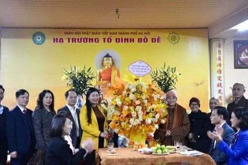 Chủ tịch UBMTTQVN TP.Hà Nội thăm chùa Bồ Đề, chúc Tết Ni trưởng Thích Đàm Lan
