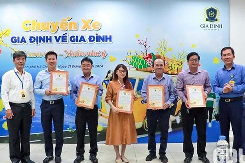 Ấm áp những chuyến xe 'Gia Định về gia đình'