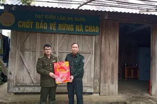 Tuyên Quang: Thăm, tặng quà, kiểm tra các trạm, chốt bảo vệ rừng tại Na Hang