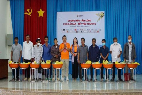 'Chung một tấm lòng - Xuân ấm áp - Tết yêu thương' đến với người khó khăn tại Tiền Giang