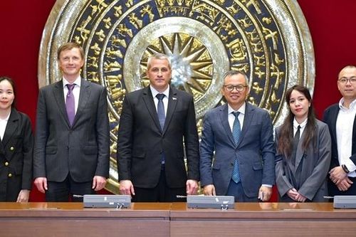 Phó Chủ nhiệm Ủy ban Đối ngoại Nguyễn Mạnh Tiến tiếp Đại sứ Belarus tại Việt Nam