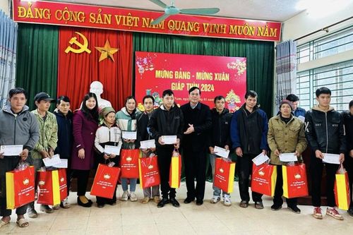 Ủy ban MTTQ chăm lo cho người nghèo nhân dịp tết Nguyên đán Giáp Thìn 2024